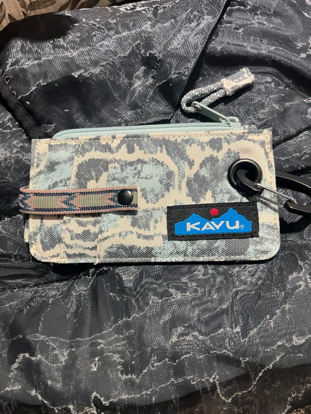 Kavu 6”x 3” Canvas Clipper Card Case in Teal, Cream, Black